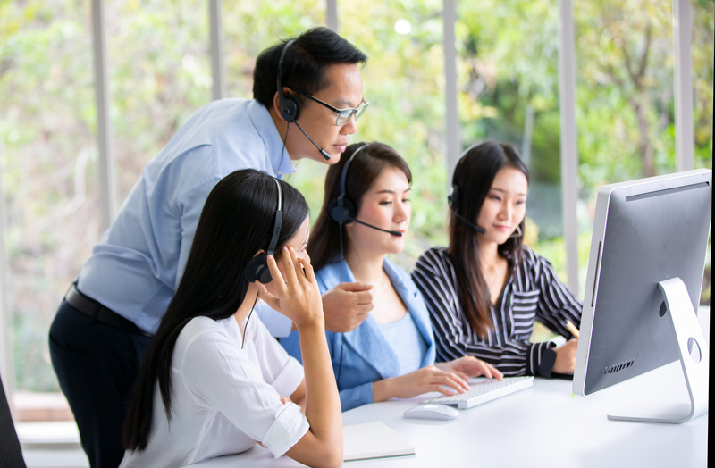 operator customer service in the office