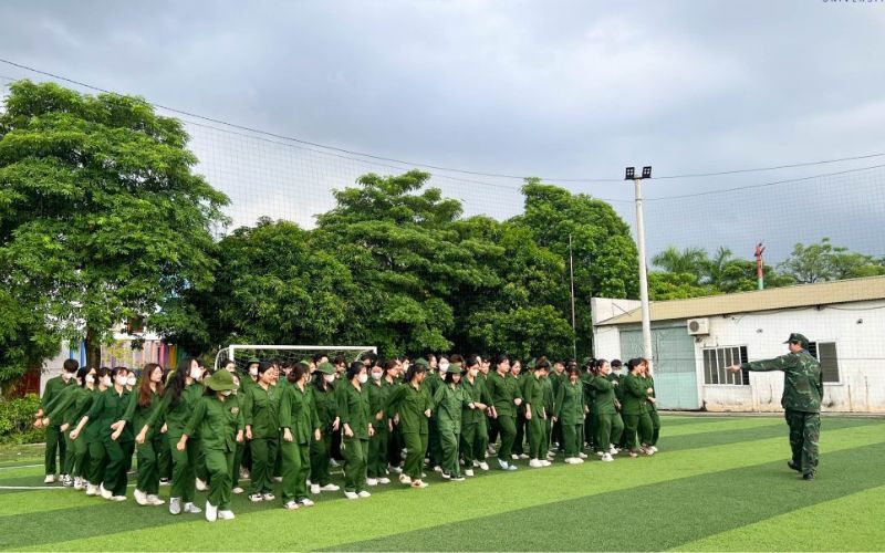 Lịch trình học quân sự thường khá chặt chẽ