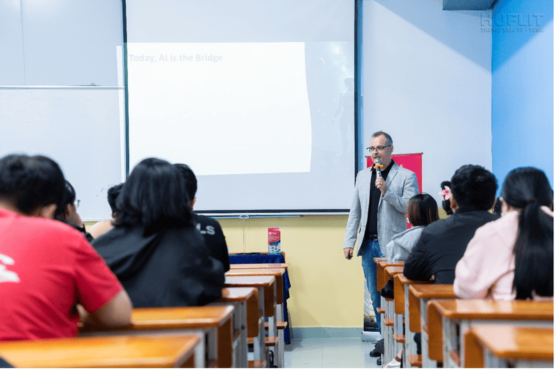 HUFLIT thường xuyên tổ chức workshop/ talkshow về AI