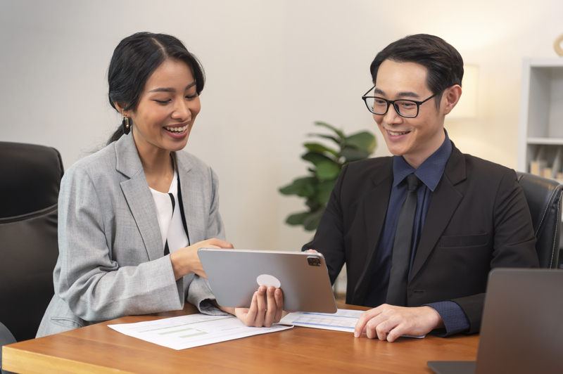 nhân viên hành chính tiếng anh