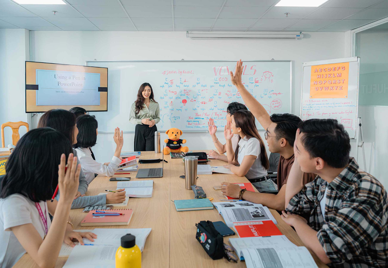 nhân viên hành chính tiếng anh