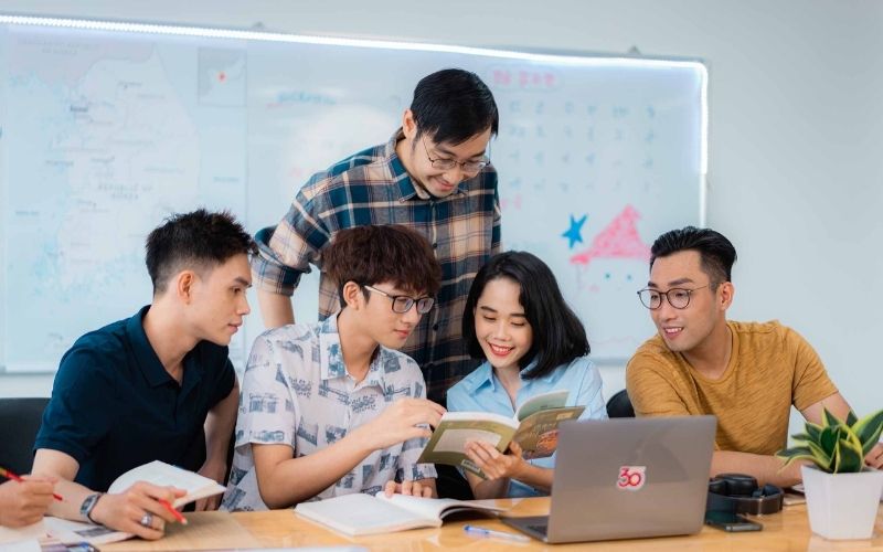 chủ động hỏi giảng viên, bạn bè