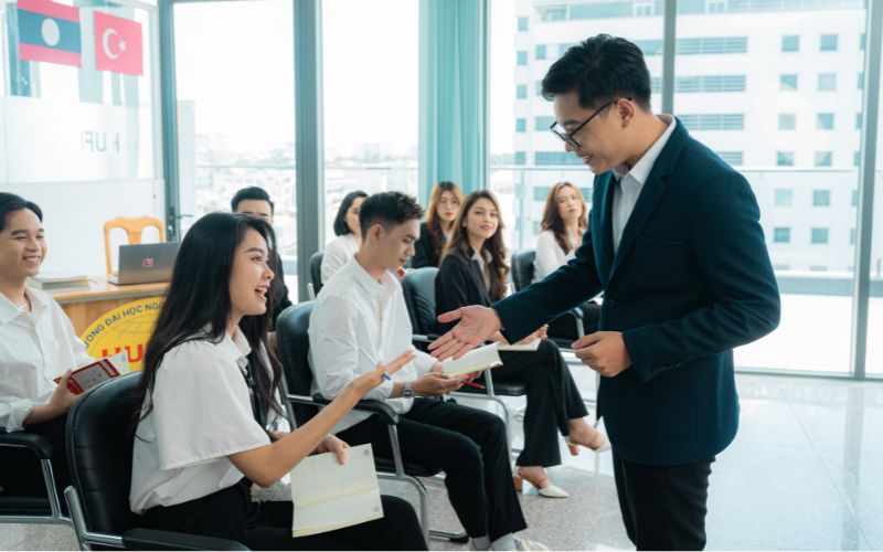 Chương trình đào tạo tại HUFLIT